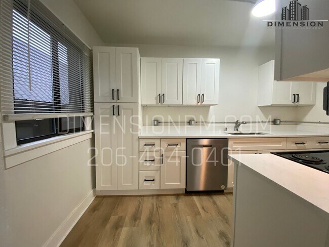 Interior Photo - 2331 Rockefeller Ave