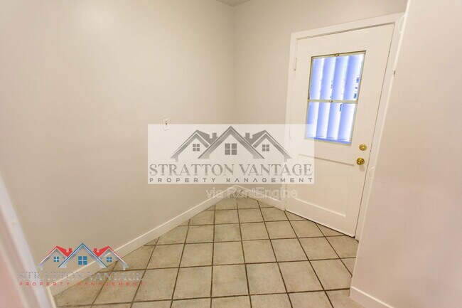 Building Photo - 5142 N 18th Pl