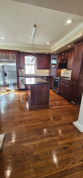 Building Photo - 33 Franklin St