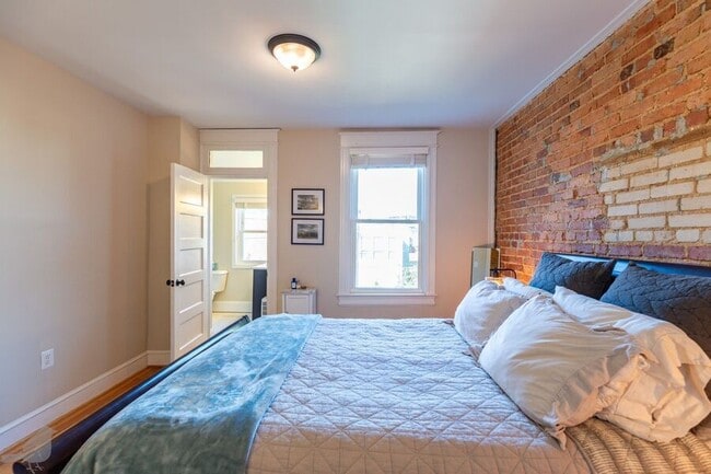 Building Photo - 4102 5th St NW
