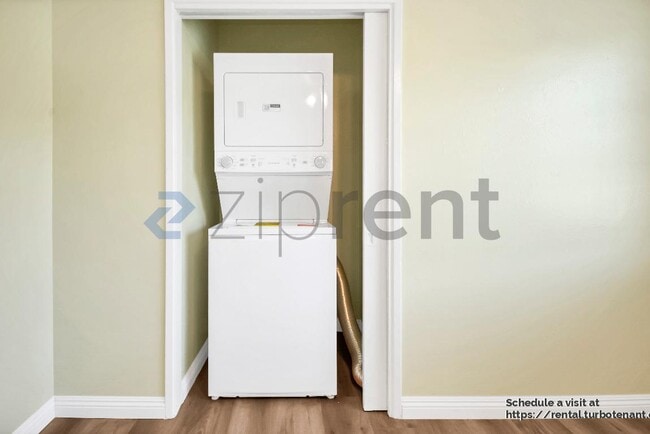 Building Photo - 9226 Palm St