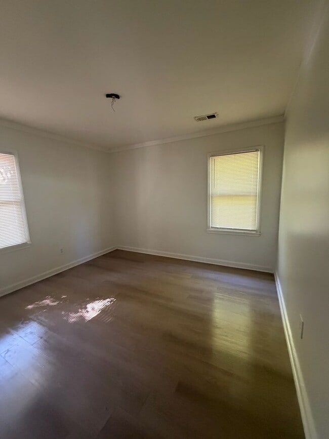 Building Photo - 505-507 Birney St NE