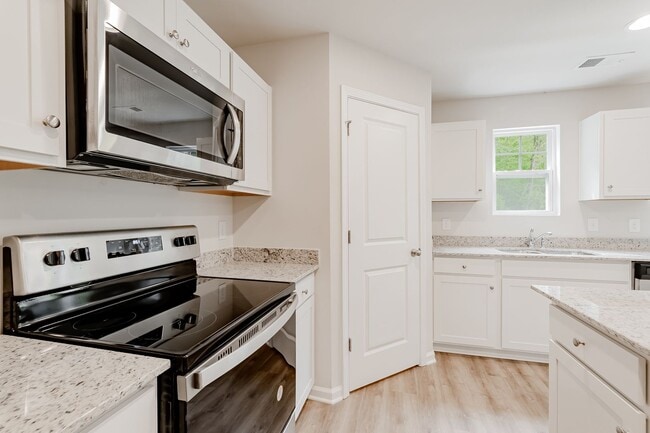 Building Photo - Gorgeous 4-Bedroom Home in Boulder Ridge –...