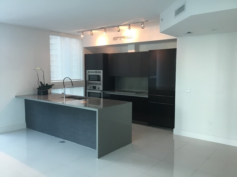 Building Photo - 1080 Brickell Ave