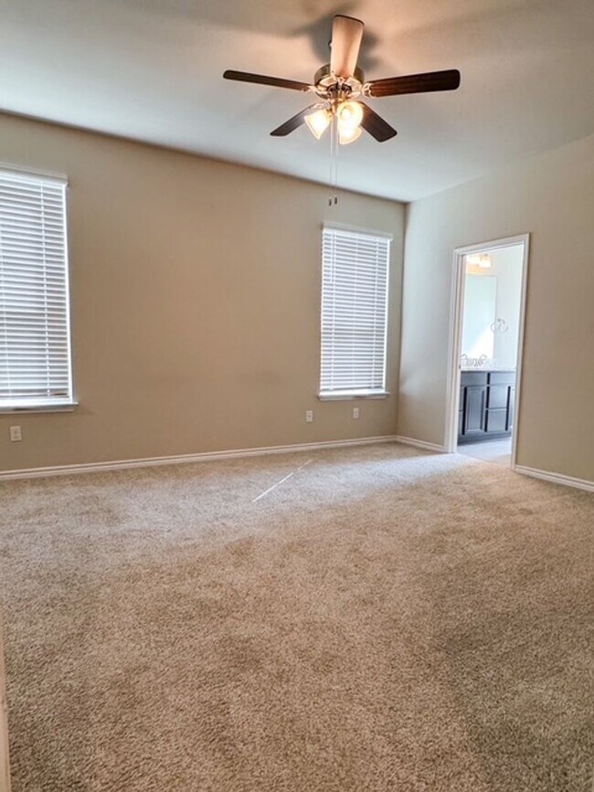 Building Photo - Stunning home with ALL THE SPACE in 3 Creeks!