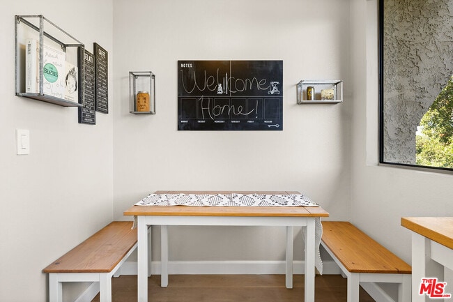 Building Photo - 4275 Vía Arbolada