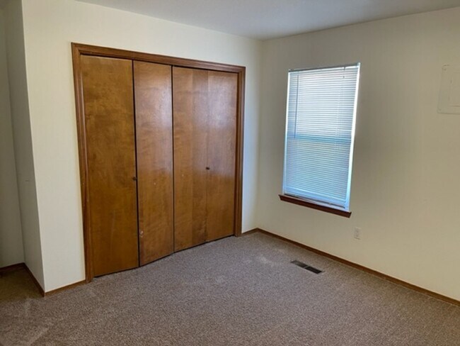 Building Photo - 2101 White Cloud St NE