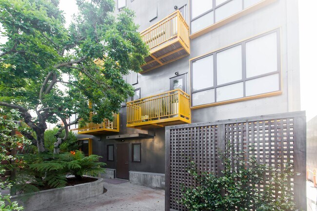 Building Photo - Large one bedroom apartment near Ashby BART