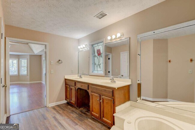 Building Photo - 2160 Skyland Cove Ln SW