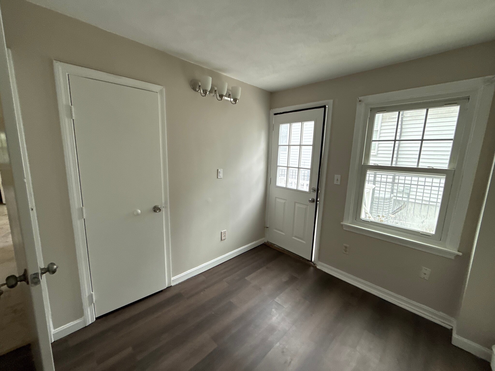 Building Photo - 20 Madison St