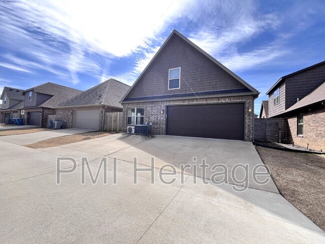 Building Photo - 3214 SW Stonepoint Ave