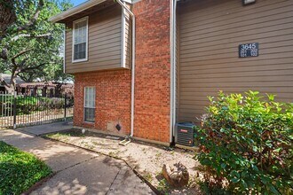 Building Photo - 3645 W Northgate Dr