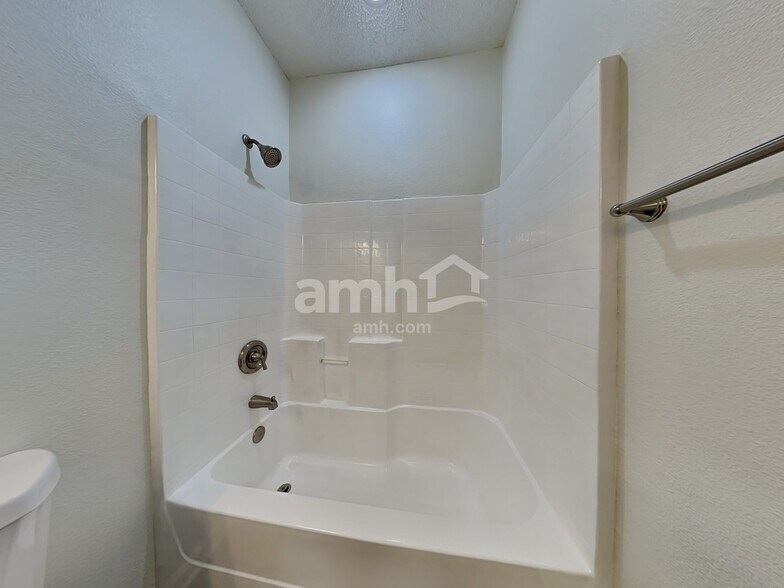 Building Photo - 116 Archwood Dr