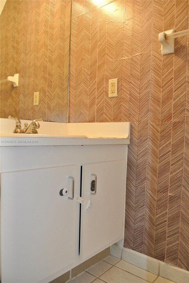 Building Photo - 6420 SW 138th Ct