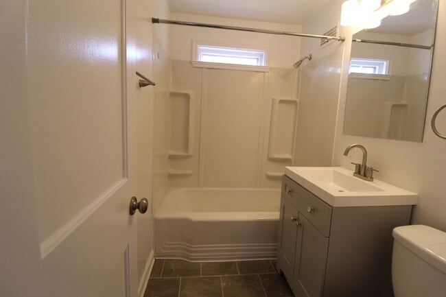 Building Photo - February FREE On This 1 Bedroom 1 Bath Duplex in Navy Hill Area in Olathe