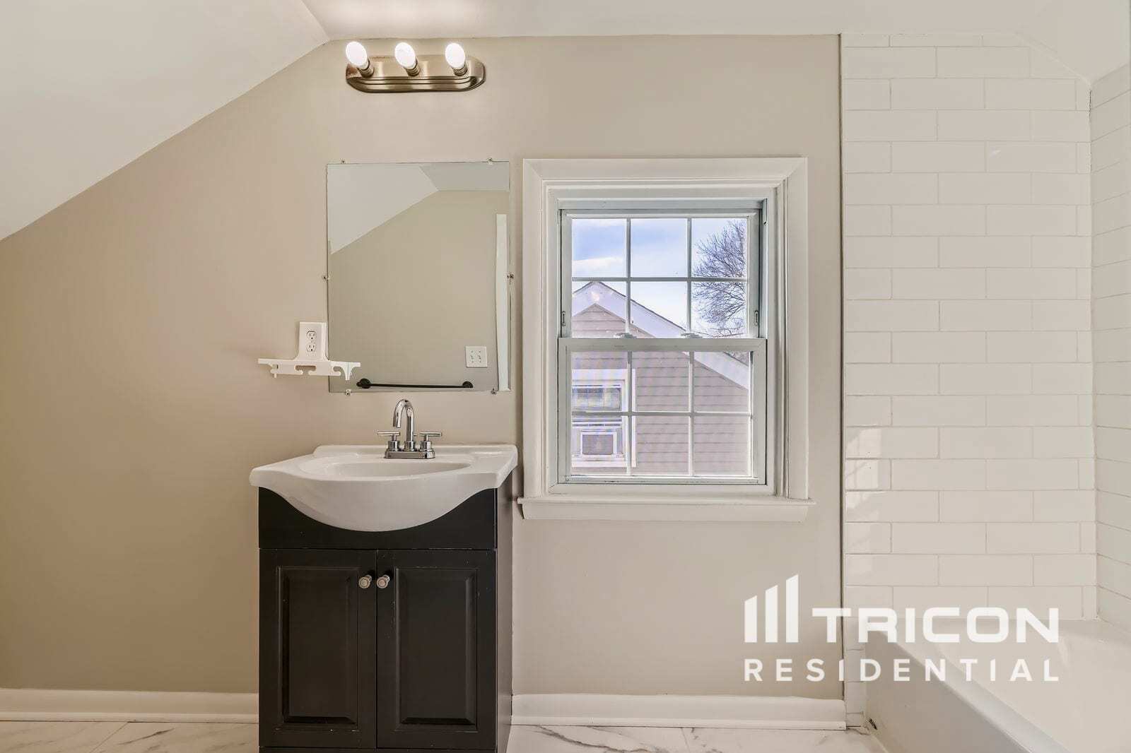 Building Photo - 7404 Park Dr