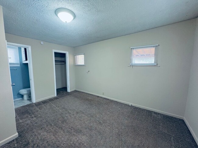 Building Photo - Timberlake Area House