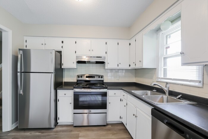 Building Photo - 6306 E 150th Terrace