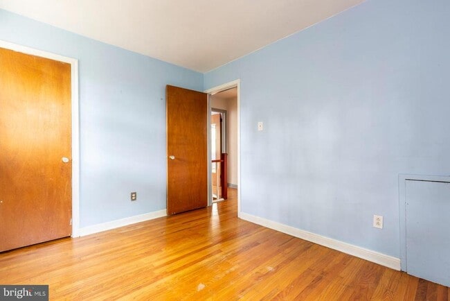 Building Photo - 404 S Croskey St