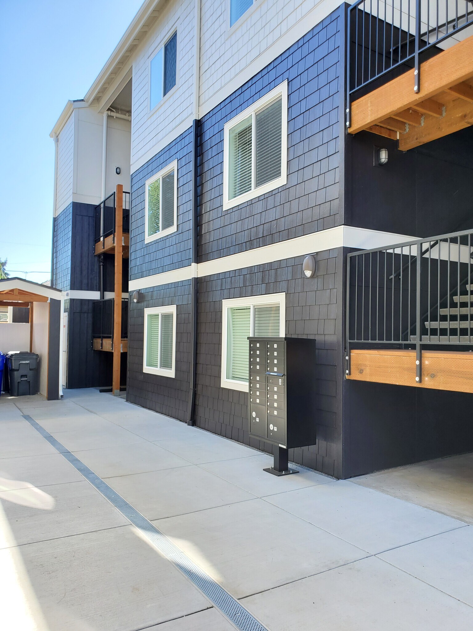 Building Photo - 7686 N Lombard St