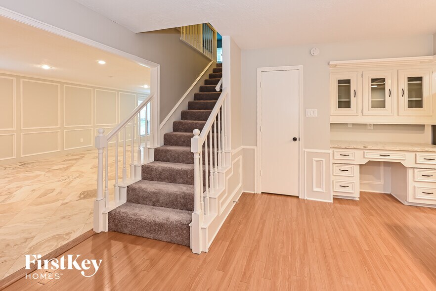 Building Photo - 12923 Marron Dr