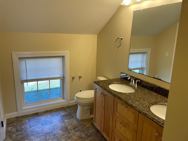 Building Photo - Newly Renovated Townhouse For Rent in Oakland, RI!