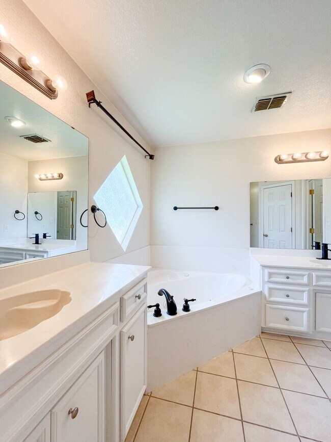 Building Photo - Available NOW!!!! This charming 1 story, 3...
