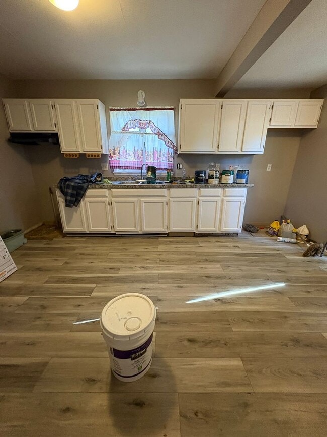 Building Photo - Three Bedroom Single Family Home!