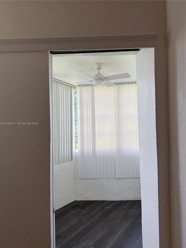 Building Photo - 1667 NE Miami Gardens Dr