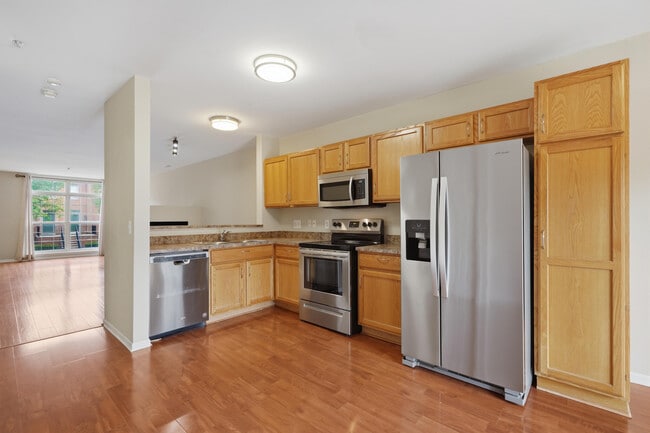 Building Photo - 39475 Springwater Dr
