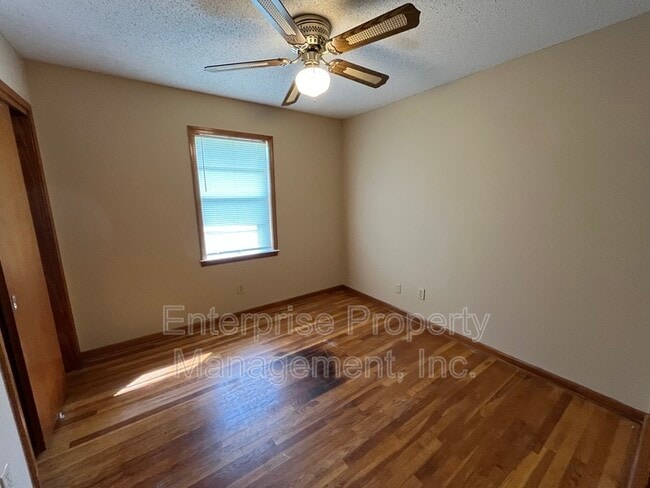 Building Photo - 3539 Glenshaw Dr