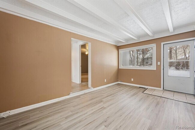 Building Photo - 2266 Newberry Rd