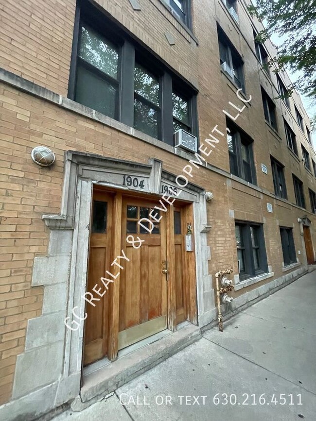 Building Photo - ***LOGAN SQUARE / 2 BDRM / SS APPL INCL / ...