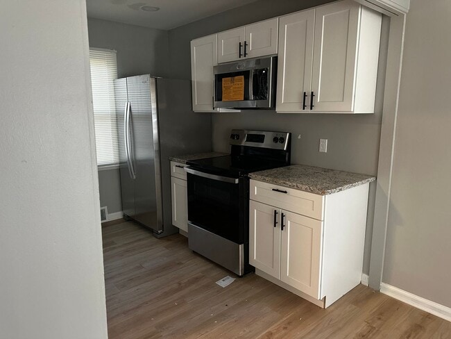 Building Photo - 2 Bedroom Home In Oak Park