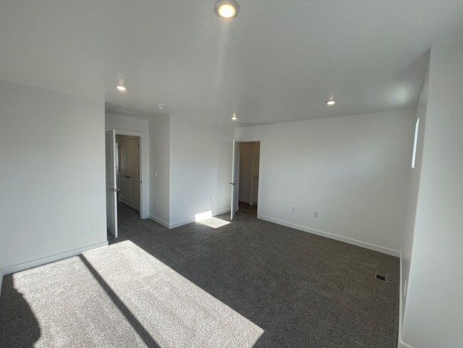 Building Photo - Beautiful New 4-Bedroom, 3-Bathroom Townhouse