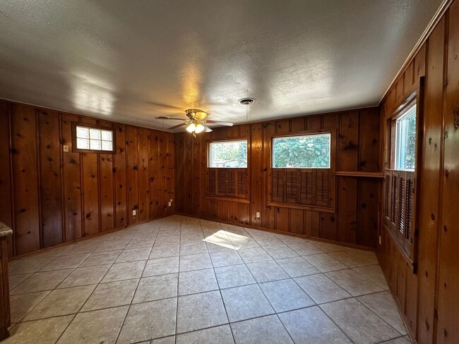 Building Photo - 3 Bedroom in Pine Tree