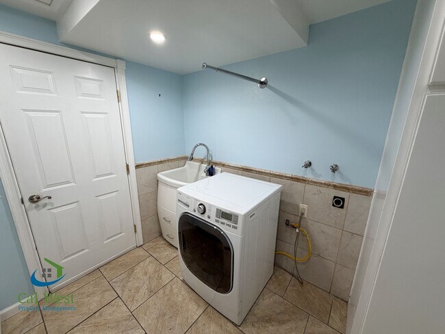 Building Photo - $4795 - Beautiful and Well Maintained South Gilroy Home w/ Salt Water Pool!!