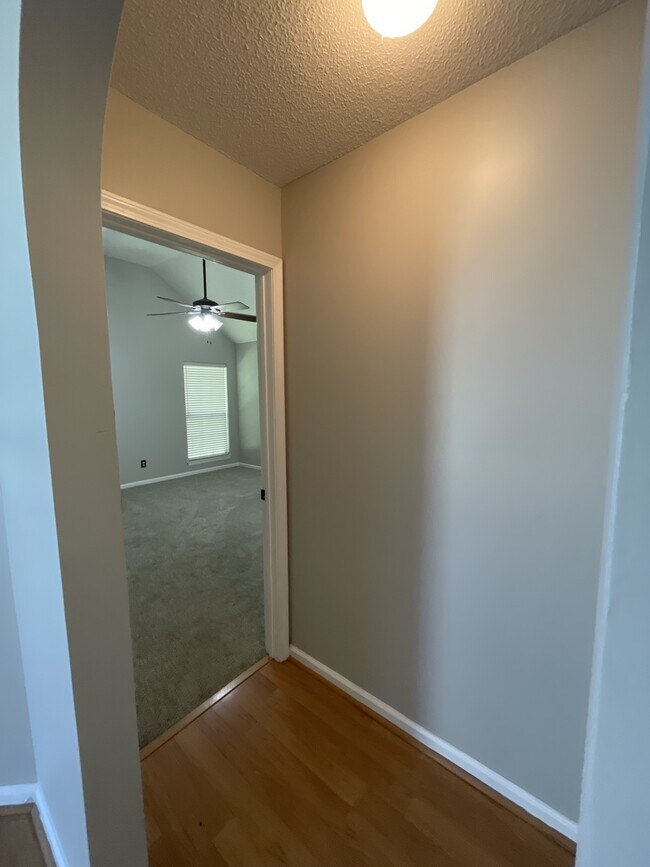 Building Photo - 126 Cross Creek Dr