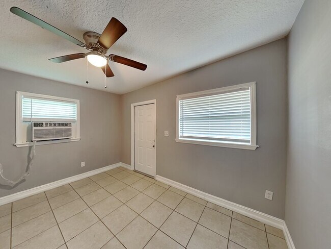 Building Photo - 4531 Conley St
