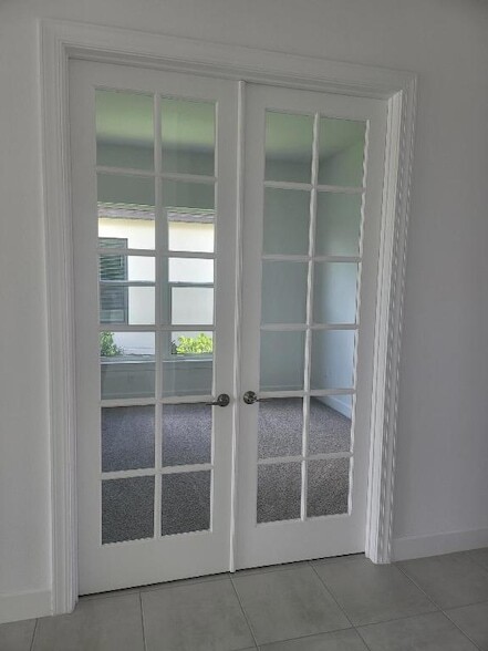 Building Photo - 9935 SW Cloister Dr