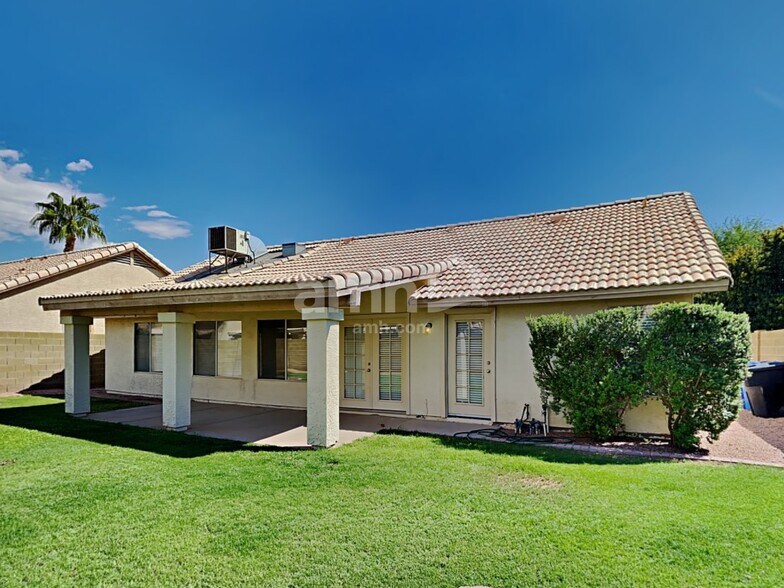 Building Photo - 4038 E Encinas Ave