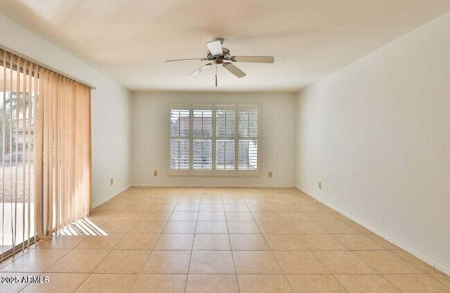 Building Photo - 10421 E Silvertree Dr