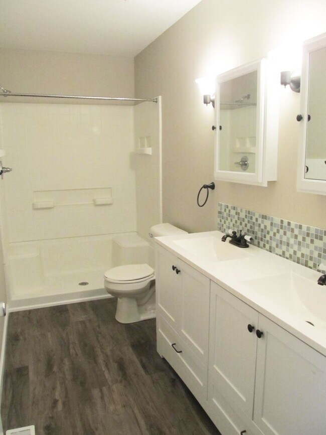 Building Photo - Beautiful 4 bedroom, 3.5 Bath Home