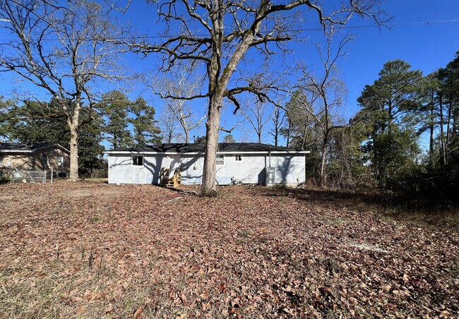 Building Photo - 723 Wren Rd