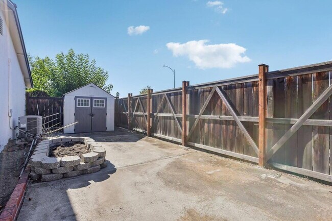 Building Photo - 5795 Coralwood Way