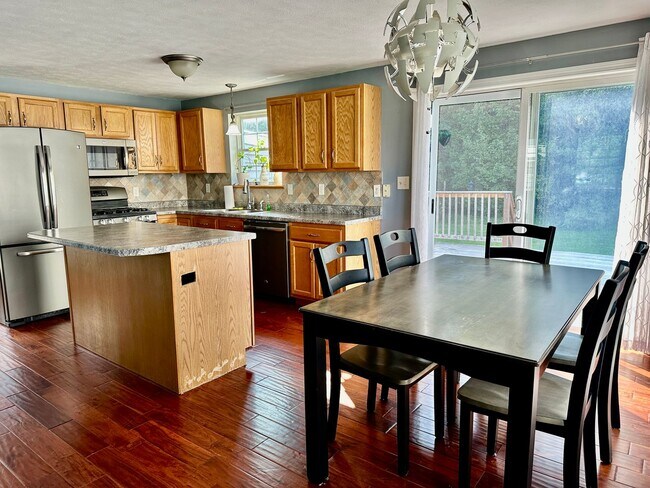 Building Photo - 39 Merganser St
