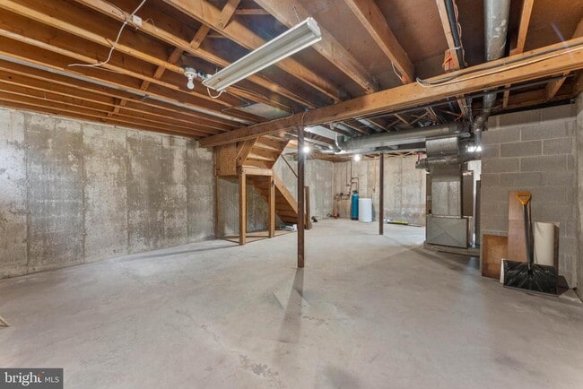 Building Photo - 143 Thomas Dr