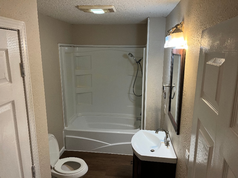 Building Photo - 309 Desire St