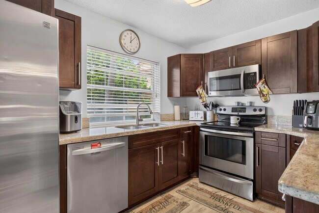 Building Photo - 3320 Alba Cir
