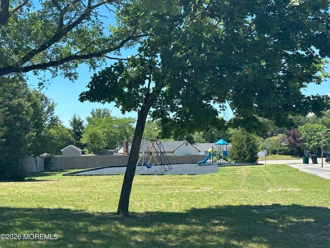 Building Photo - 10 James Hollow Dr